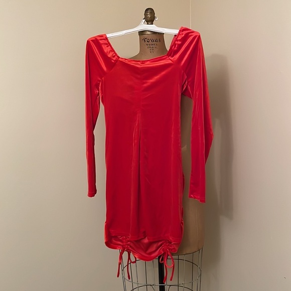 Women’s Long Sleeve Ruched Red Velvet Bodycon Dress, Size Large - Picture 6 of 6